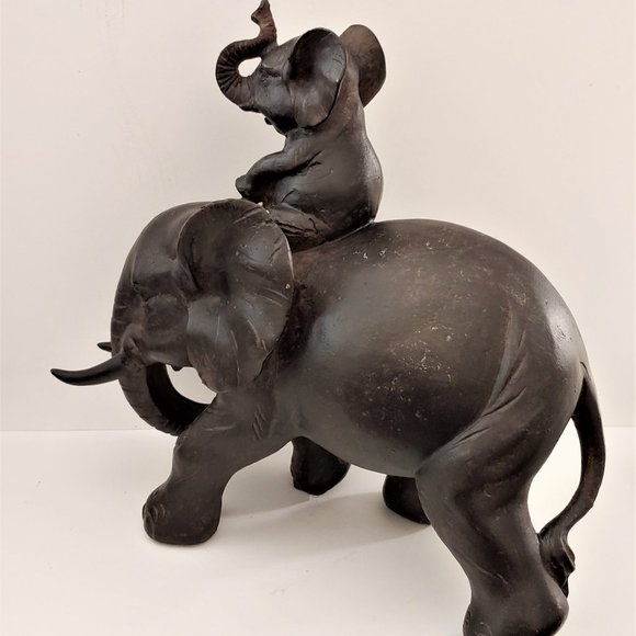 Elephant and Baby Figurine - Picture 5 of 5
